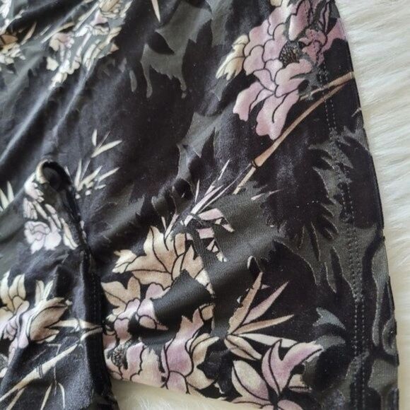The Limited Floral Velvet Bell Sleeve Shirt Size XS - Picture 9 of 10